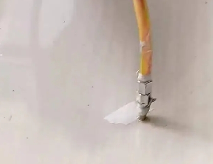 阳原瓷砖空鼓维修公司专业解答在瓷砖铺贴过程中，如果使用的砂料过粗（如全部使用了粗砂），可能会导致以下问题