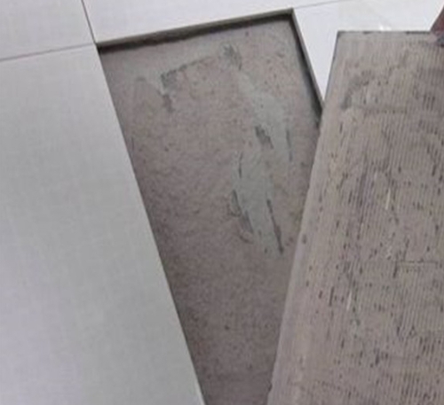 阳原瓷砖空鼓维修公司分享瓷砖铺贴时如果打浆（即涂抹在瓷砖背面和基层上的砂浆或瓷砖胶）过少，会带来以下问题
